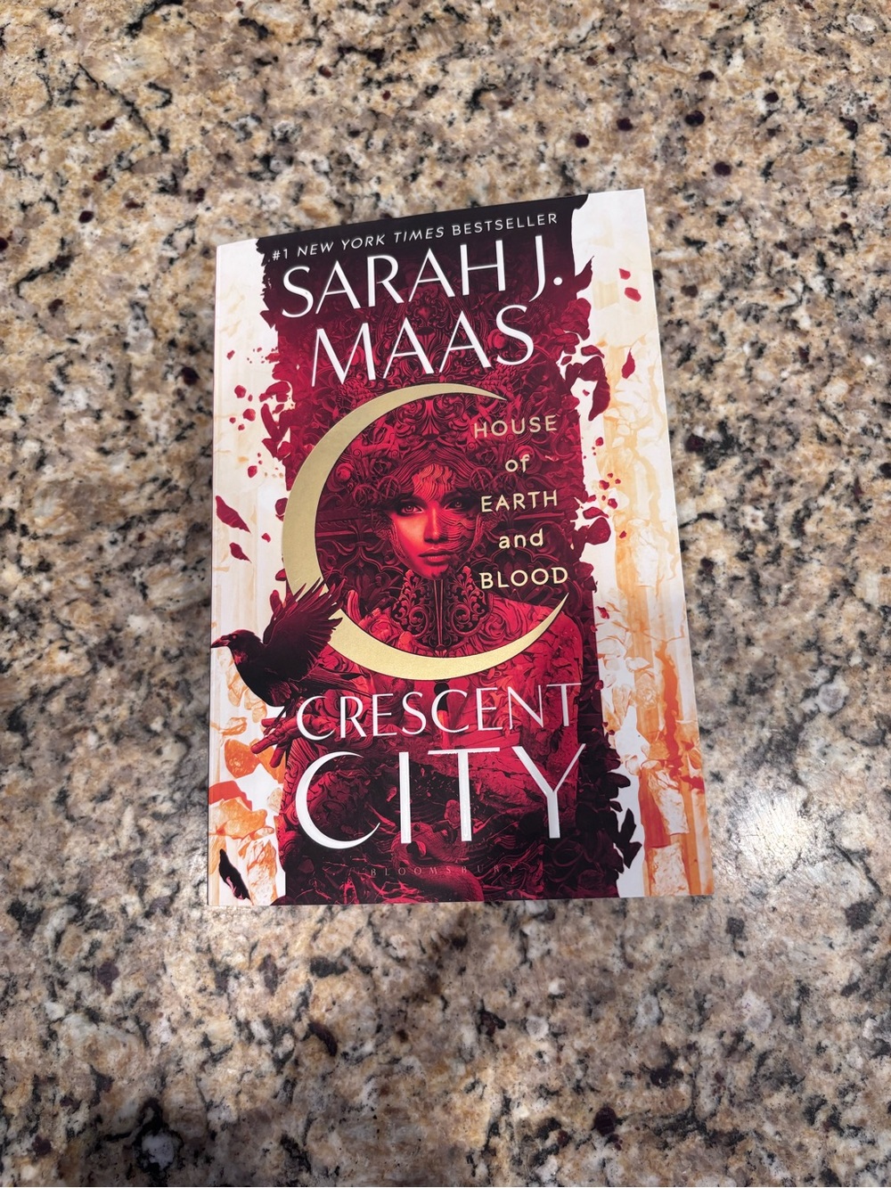 Sarah J. Maas Crescent City: House of Earth and Blood - Red/Gold Cover